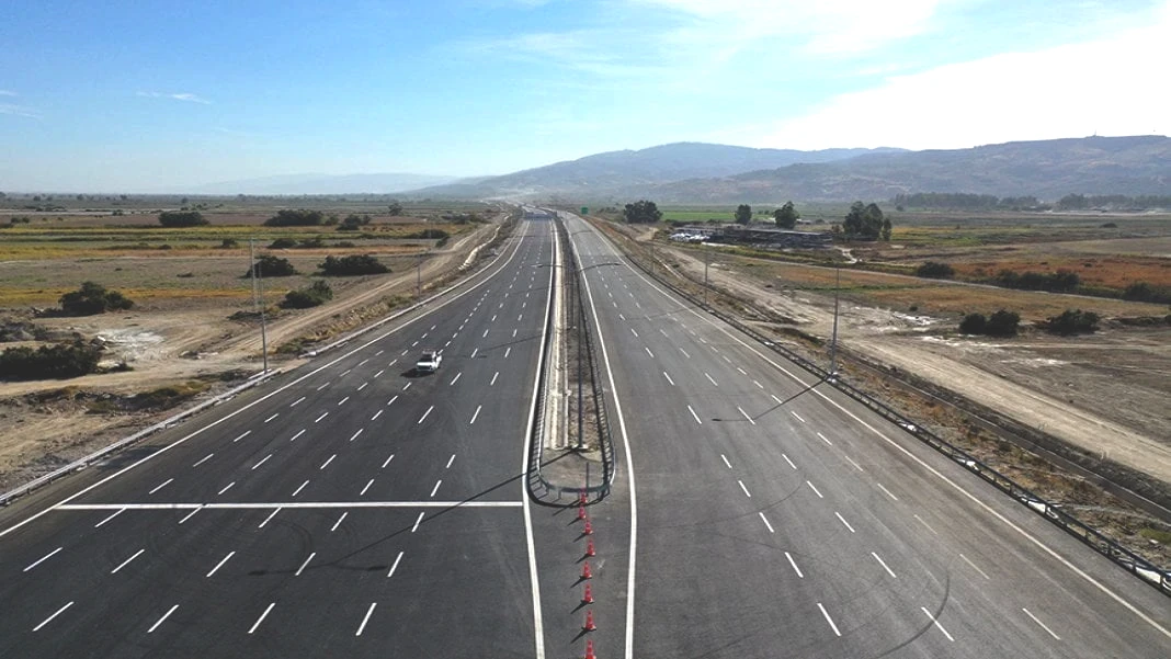 2-saatlik-yol-55-dakikaya-indi-milyarlarca-lira-cepte-kaldi-egenin-yeni-otoyolunun-mujdesini-bakan-uraloglu-verdi-3.jpg